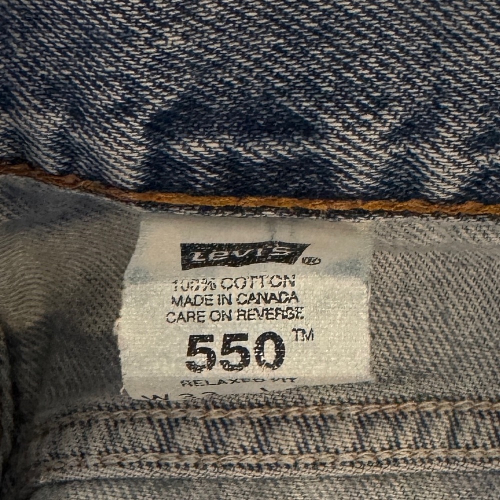 VTG Levi's 550 Relaxed Fit Made Canada Light Wash Denim Blue Jeans Mens 33x32 - Picture 5 of 11